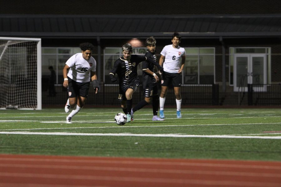 Sophomore Sean Pena drives the ball down the field at the game against Diamond Hill-Jarvis on Jan. 18. 