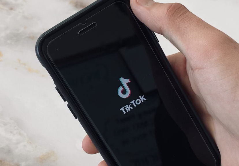TikTok+can+create+and+reinforce+unrealistic+beauty+standards+for+young+minds.